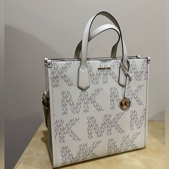 NWT MICHAEL KORS Maple Large NS Logo Tote Vanilla/Cream - Picture 1 of 6